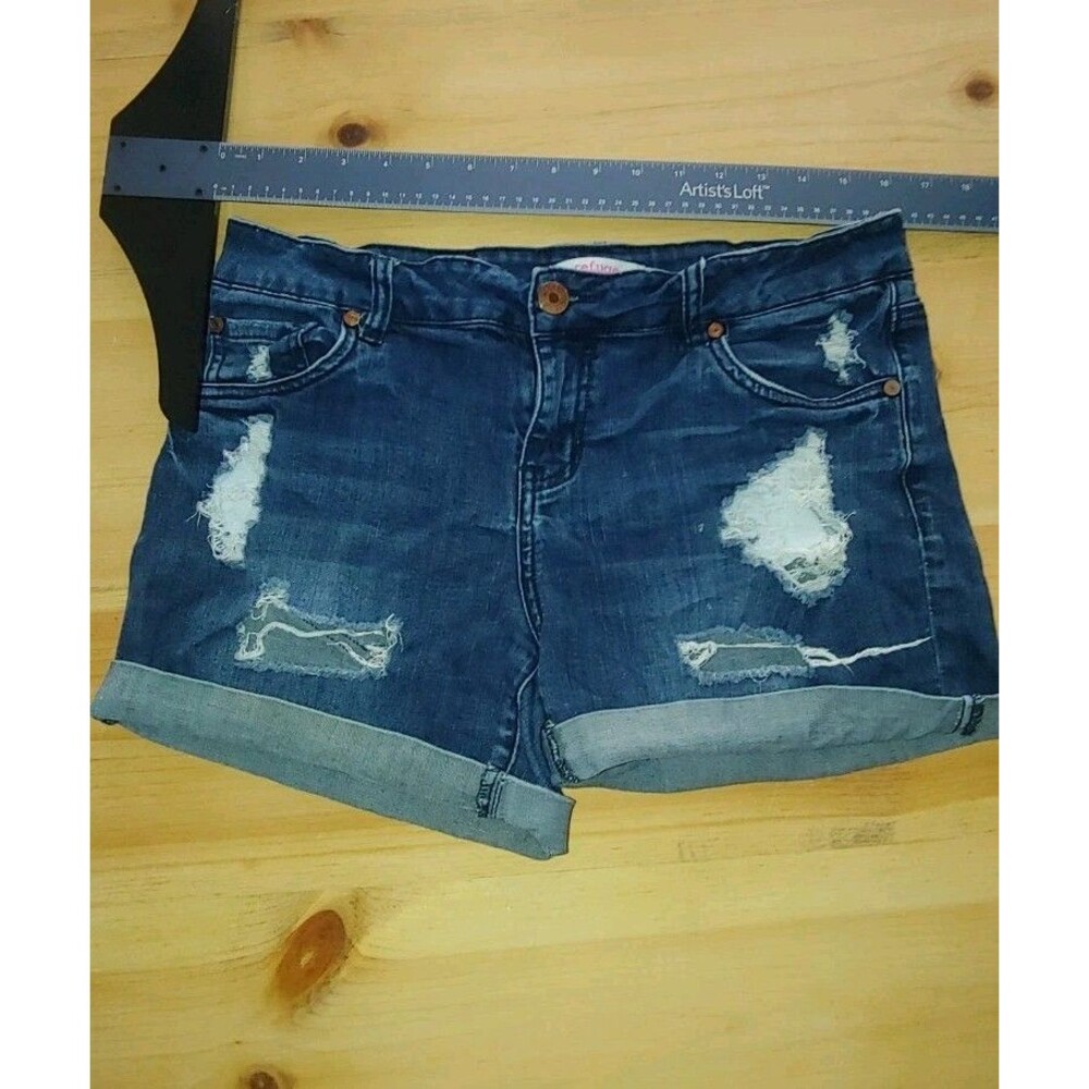 Refugee Size Medium 8/10 Junior Women's Distressed Jean Shorts